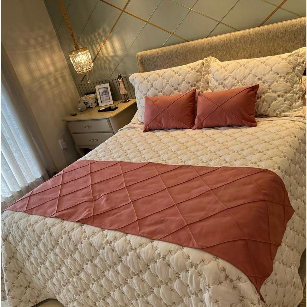 Peseira + 2 capas de almofadas Baguetes Drapeada - Maison