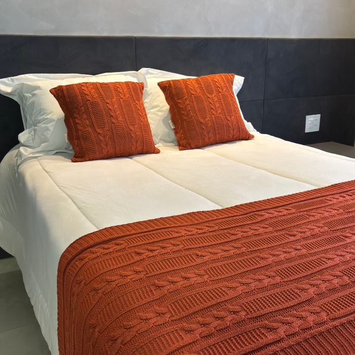 Peseira Tricot + 2 Capas de Almofada para Cama e Sofá - Linha Belle