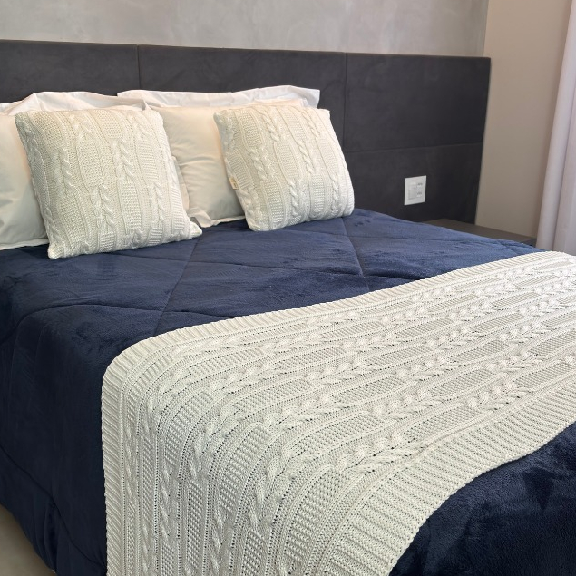 Peseira Tricot + 2 Capas de Almofada para Cama e Sofá - Linha Belle
