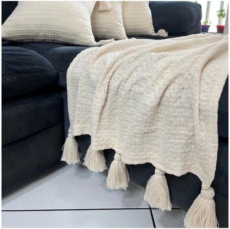 Peseira de Cama e Sofá 200x50cm com Pompom Decorativo – Toque Aconchegante | Linha BelleCama