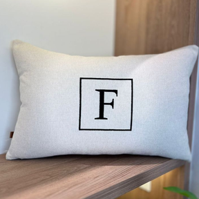 Almofada Baguete (01 UNIDADE) Rineira Moldura QUADRADA Com Enchimento Personalizada Para Cama Posta 50x30