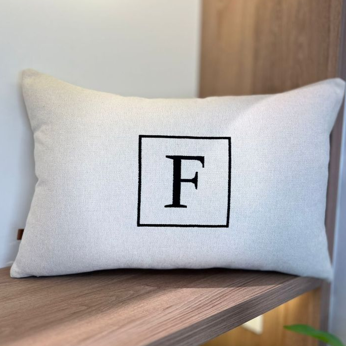 Almofada Baguete (01 UNIDADE) Rineira Moldura QUADRADA Com Enchimento Personalizada Para Cama Posta 50x30